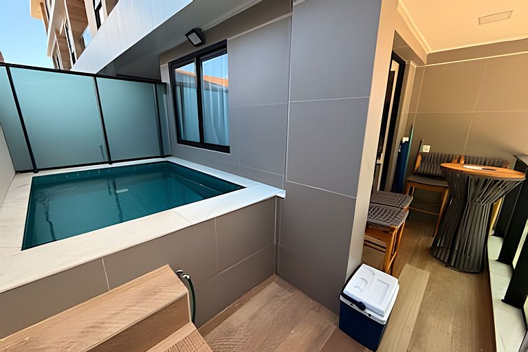 Beachfront flat with private pool
