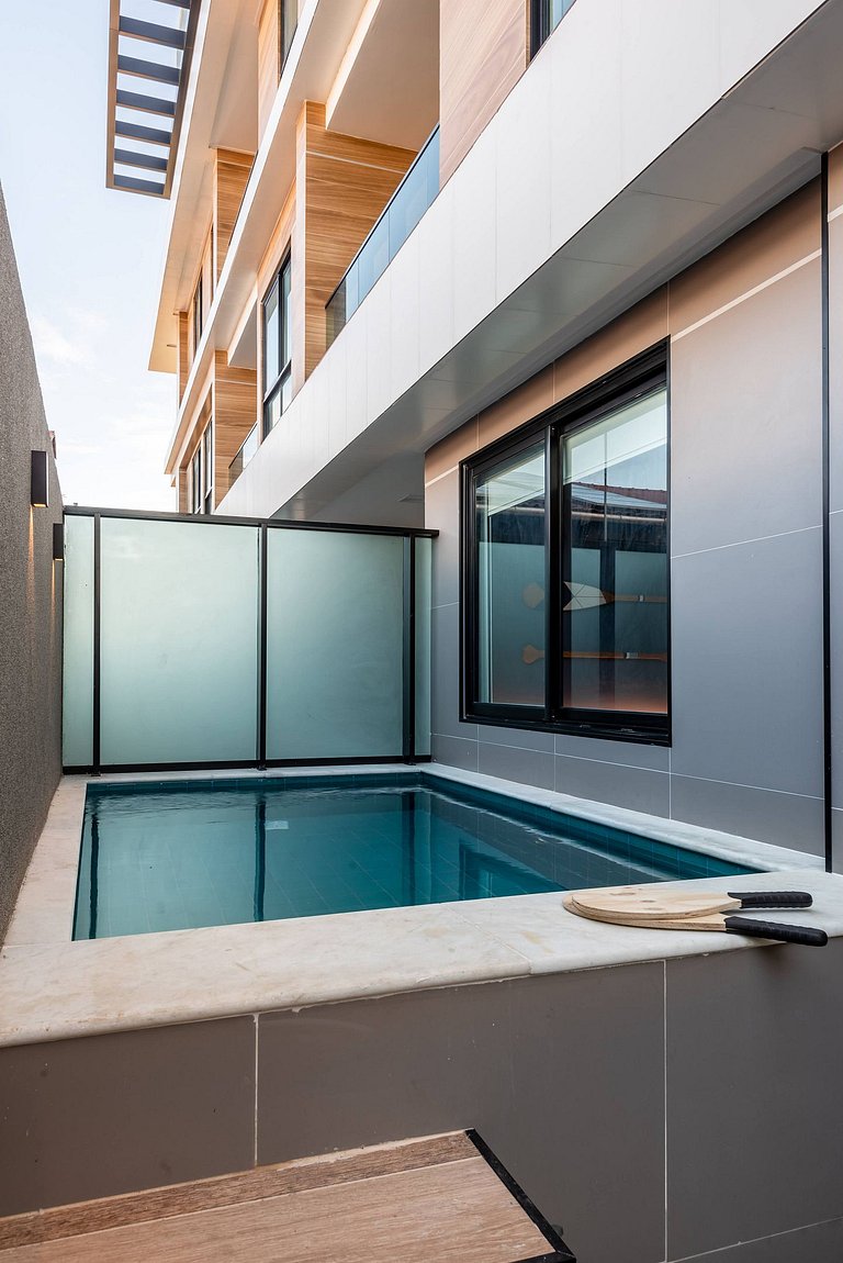 Pé na areia com piscina aquecida privativa
