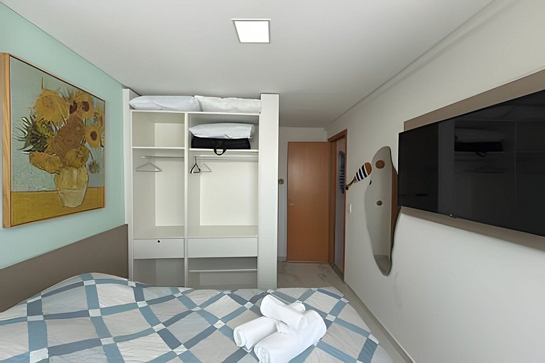 Central apt near the stunning natural tide pools