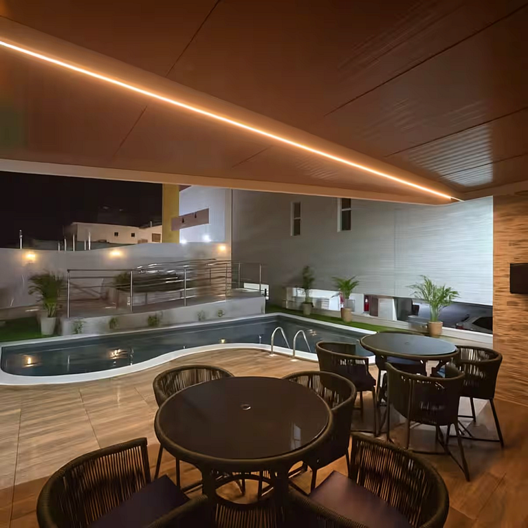 2 bedroom flat close to the Natural Pools