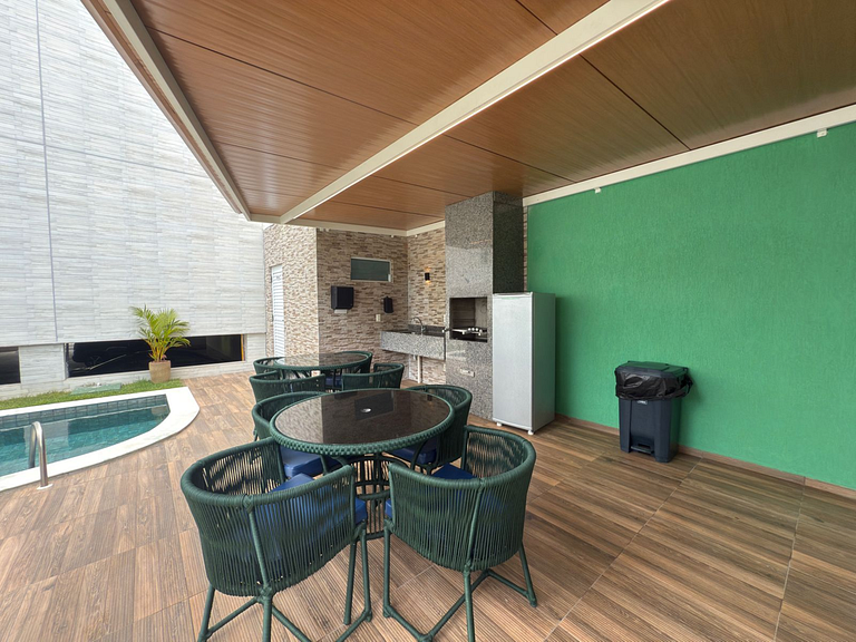 2 bedroom flat close to the Natural Pools