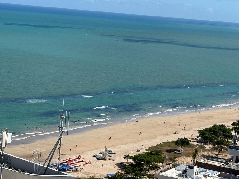Ocean view of Boa Viagem beach for 4 people.