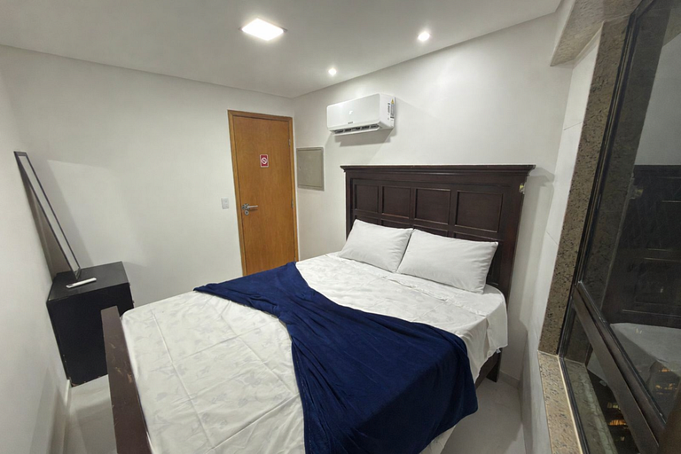 Ocean view of Boa Viagem beach for 4 people.