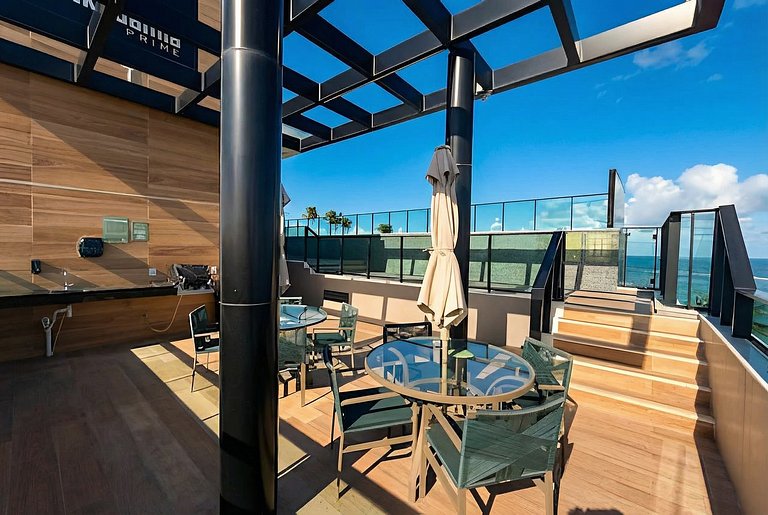 Flat beira mar com piscina privativa