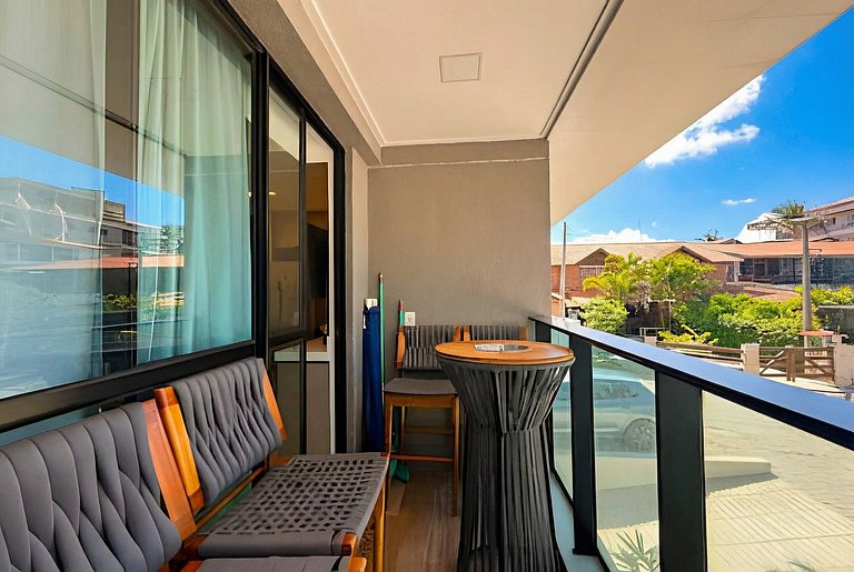 Beachfront flat with private pool