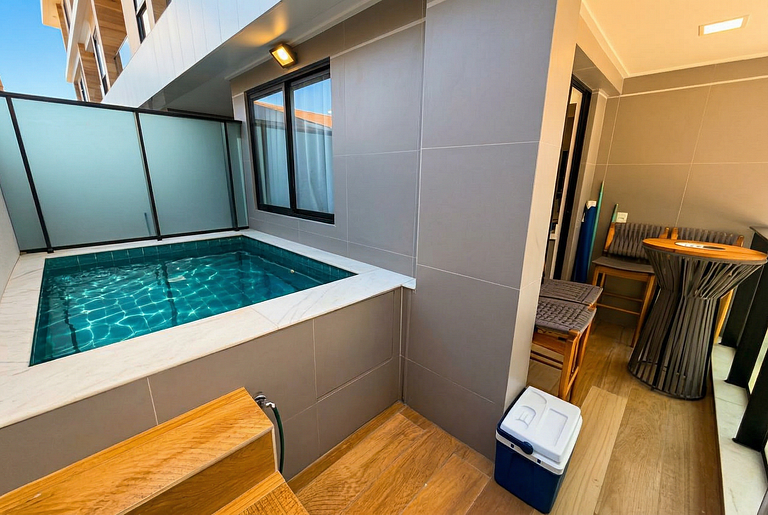 Beachfront flat with private pool