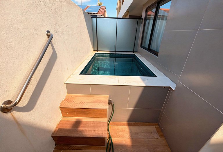 Beachfront flat with private pool