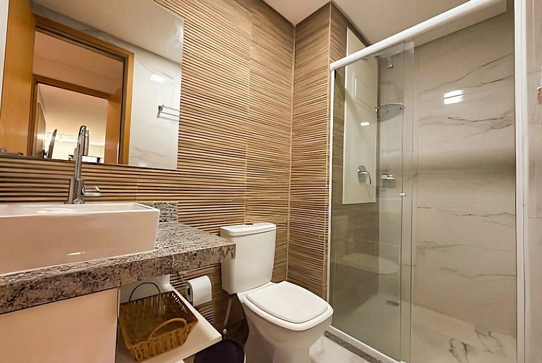 Central apt near the stunning natural tide pools