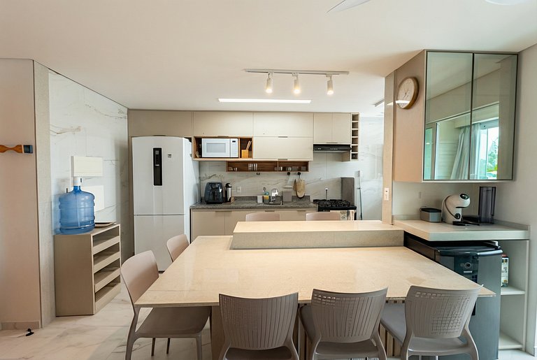 Central apt near the stunning natural tide pools